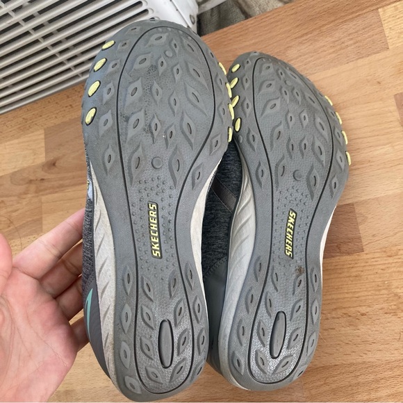 Skechers size 9 Breathe Easy Allure Slip On Memory Foam Shoes - Picture 6 of 8